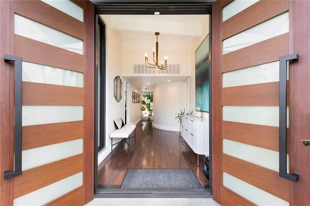 Photo 4 at 521 N Highland Drive, Hollywood