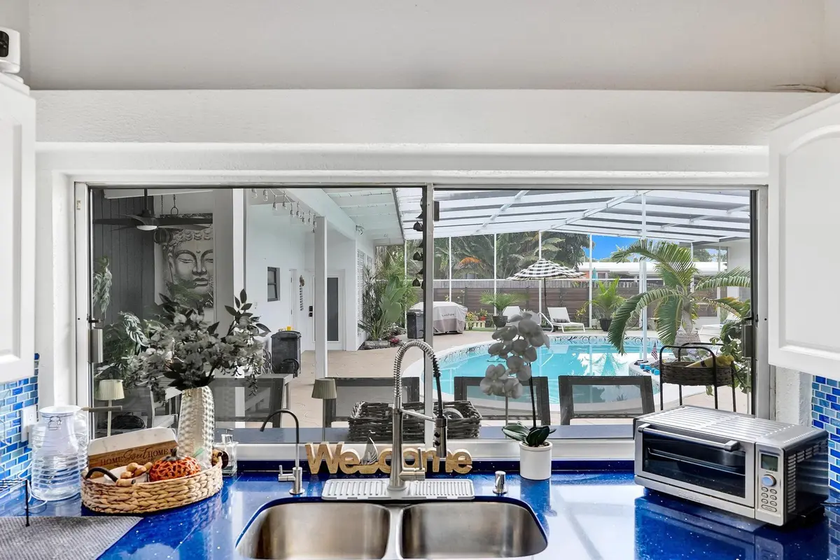 Photo 7 at 521 N Highland Drive, Hollywood