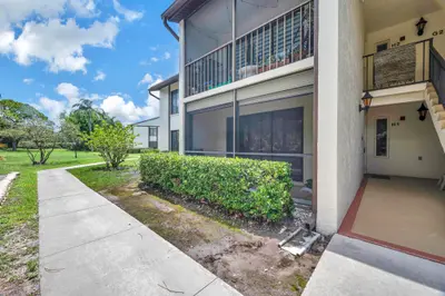 1485 SW Silver Pine Way 107 H-1, Palm City – sold