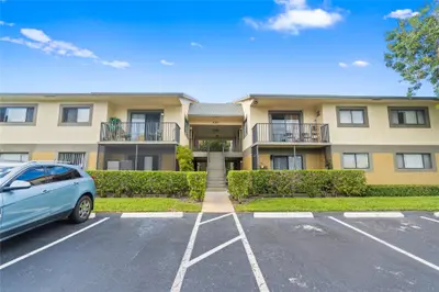 567 Trace Circle 104, Deerfield Beach – Condominium for sale