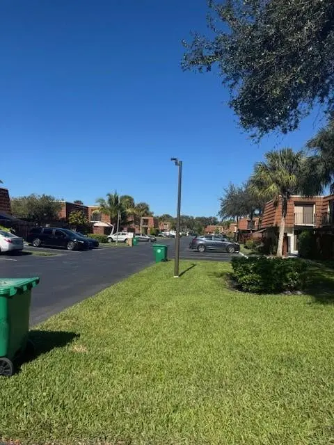 Photo 2 at 1210 SW 118th Terrace, Davie