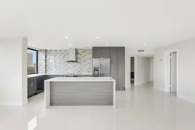 1500 Presidential Way 404, West Palm Beach – Condominium for sale