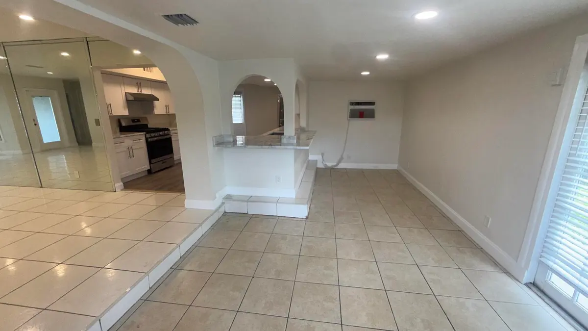 IMG_0476 at 220 NW 20th Street, Pompano Beach