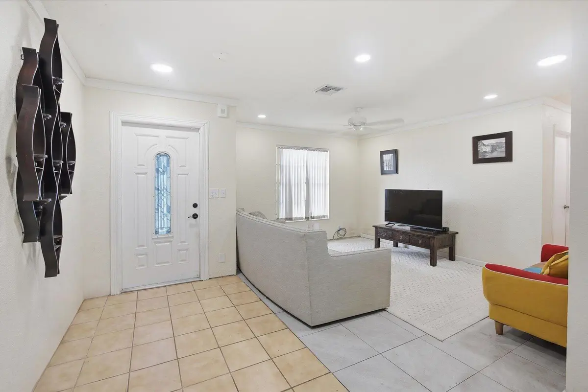 05-dear in new-10 at 325 NW Dearman Street, Port St. Lucie