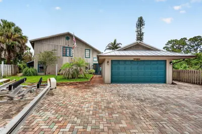 2483 SW Murphy Road, Palm City – Single Family Residence for sale