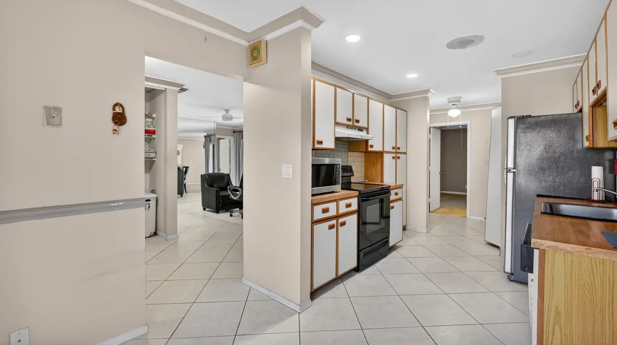 20-2808-Carambola-Cir-Windowstill at 2808 S Carambola Cir Circle 1980, Coconut Creek