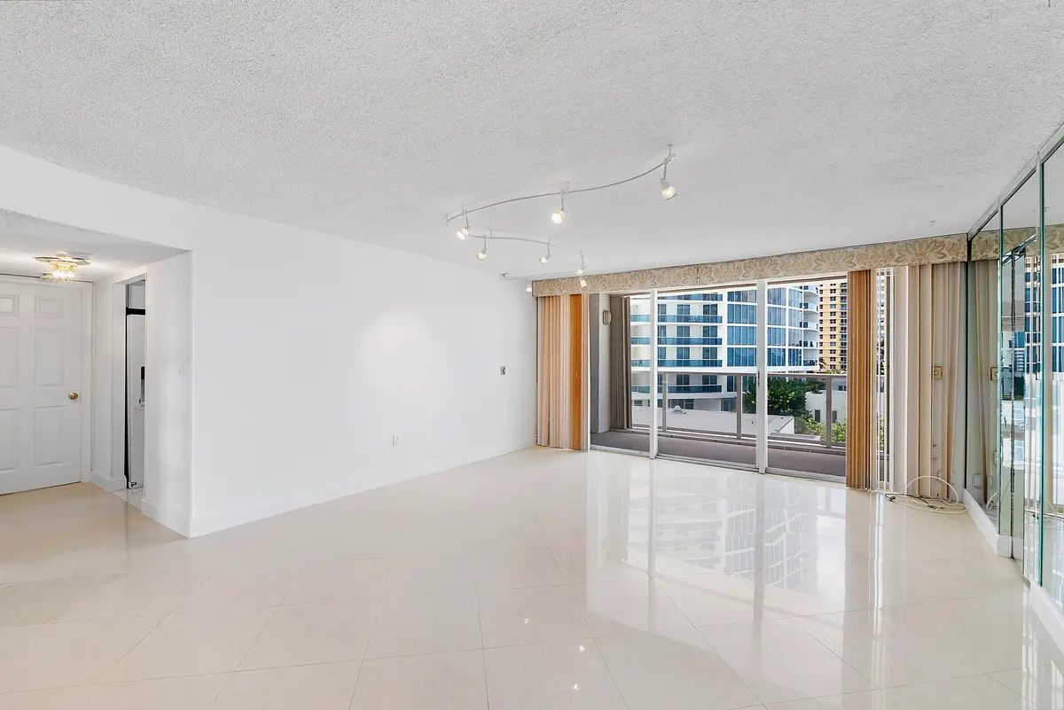 2751 S Ocean Dr u602S_003 at 2751 S Ocean Drive 602s, Hollywood