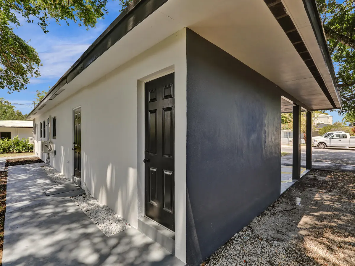 3W1A4234 at 950 SW 29th Street, Fort Lauderdale