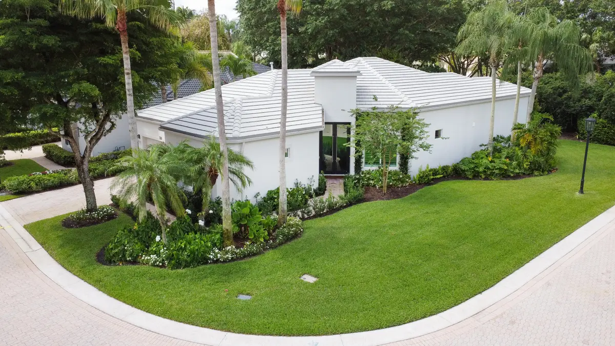 CURB APPEAL at 126 Sunset Cove Lane, Palm Beach Gardens
