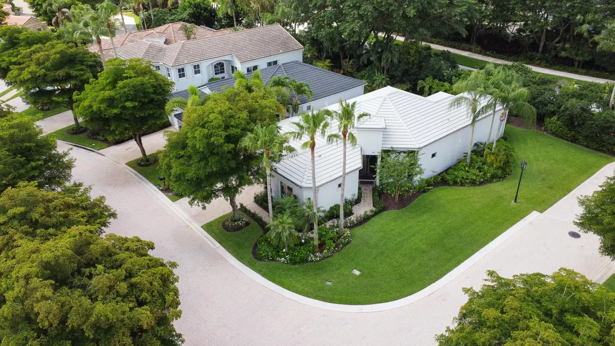 CORNER LOT at 126 Sunset Cove Lane, Palm Beach Gardens