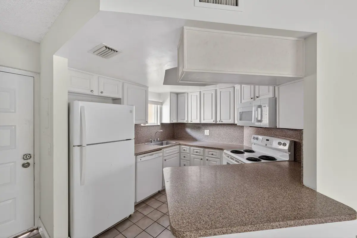 Kitchen at 8373 Lake Drive Apt 307, Doral