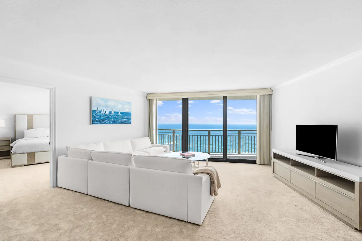 --8 at 3000 N Ocean Drive 28e, Riviera Beach