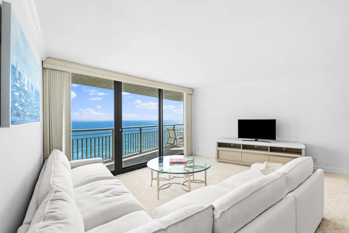 --7 at 3000 N Ocean Drive 28e, Riviera Beach