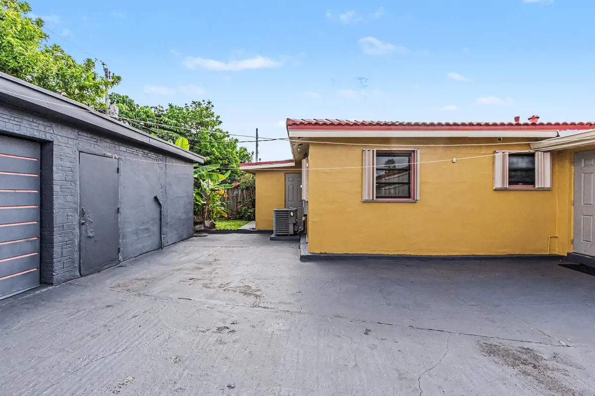 6417-7 at 6417 SW 23rd Street, Miramar