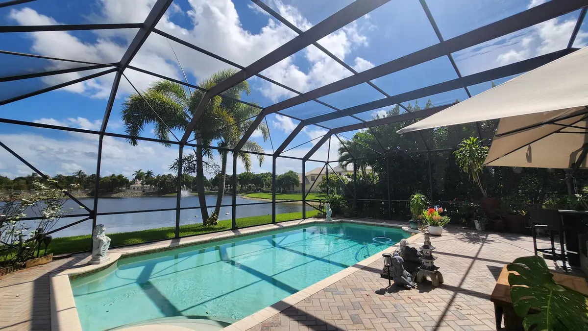 34 x 18 oversized pool at 10334 Medicis Place, Wellington