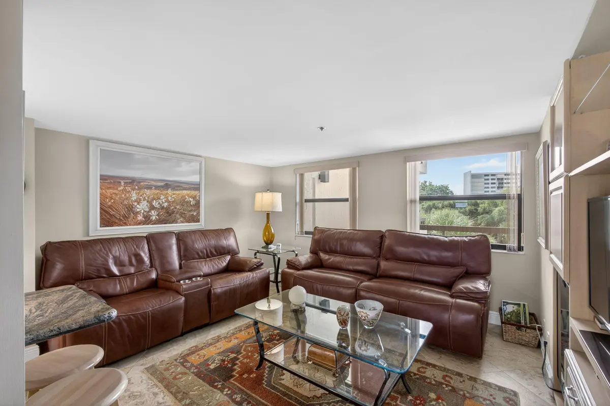 Den 2 at 364 Golfview Road 506, North Palm Beach