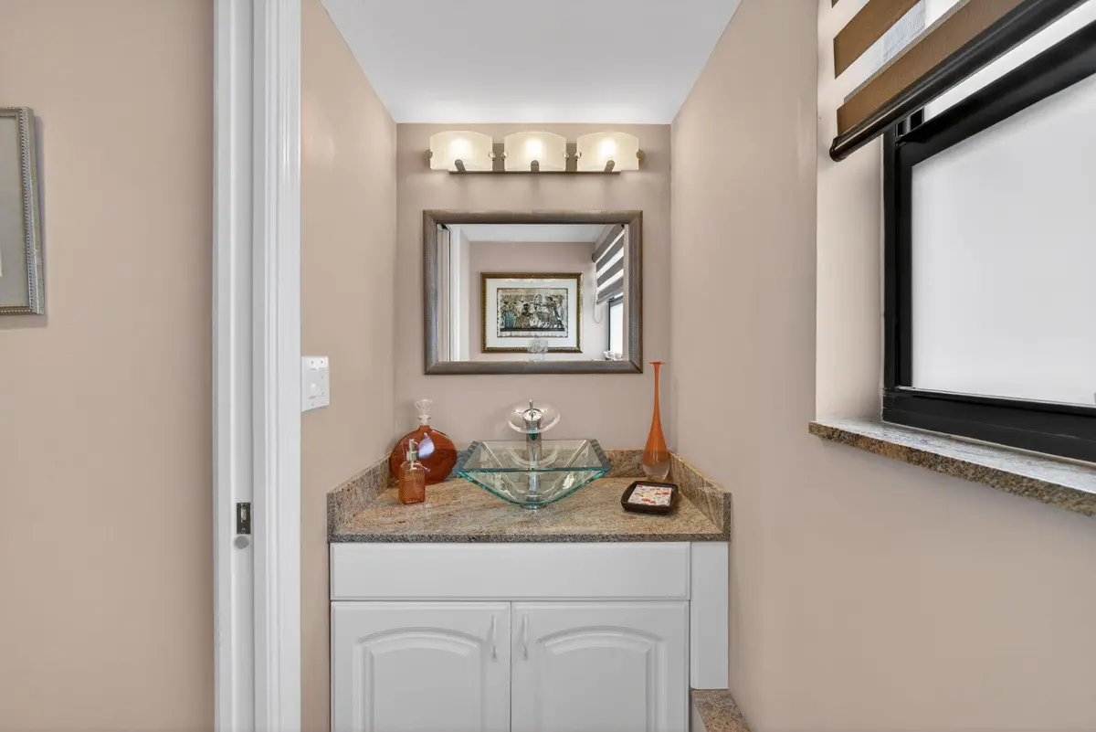 Powder Room at 364 Golfview Road 506, North Palm Beach