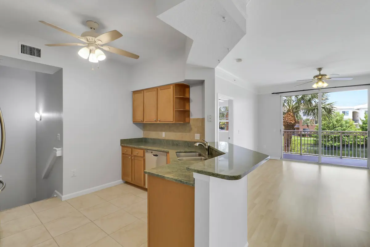 Kitchen at 6206 Myrtlewood Circle, Palm Beach Gardens