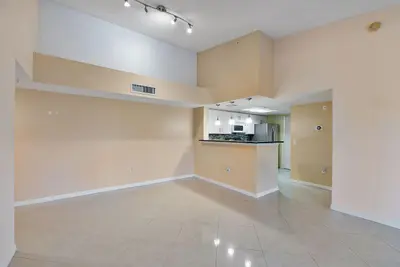 5011 Wiles Road 303, Coconut Creek – Condominium for rent
