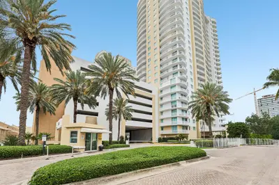 1755 E Hallandale Beach Boulevard 1207 E, Hallandale Beach – Condominium for sale
