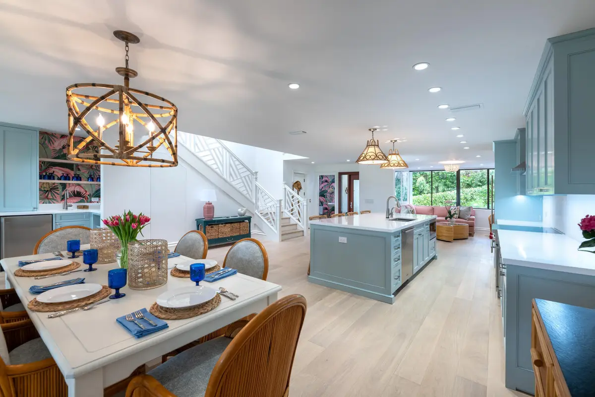 Open Concept Living at 2335 S Ocean Boulevard 19e, Palm Beach