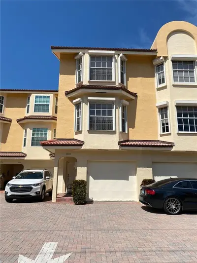 4230 N Ocean Drive, Hollywood – Townhouse for rent