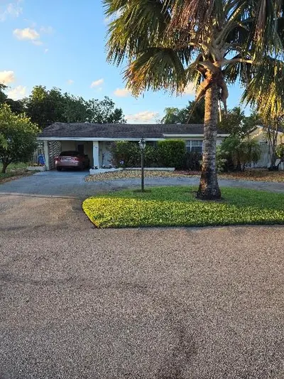 311 NE 42nd Street, Oakland Park – leased
