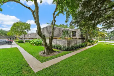 108 1st Terrace, Palm Beach Gardens – sold