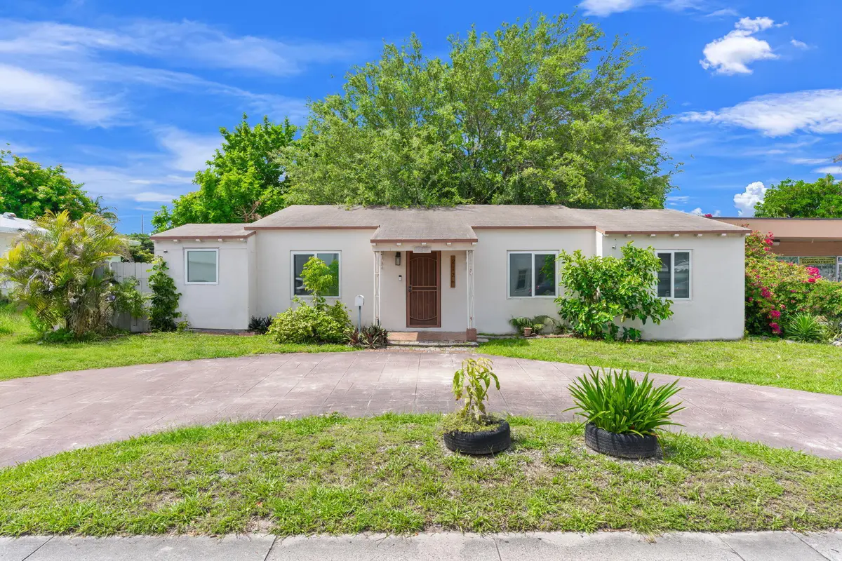 2-web-or-mls-2126 Washington St Hollywoo at 2126 Washington Street, Hollywood