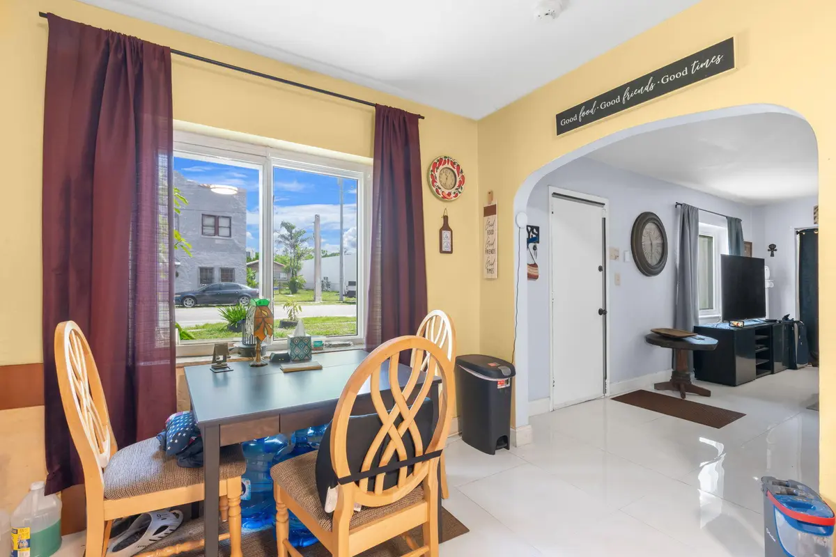 5-web-or-mls-2126 Washington St Hollywoo at 2126 Washington Street, Hollywood