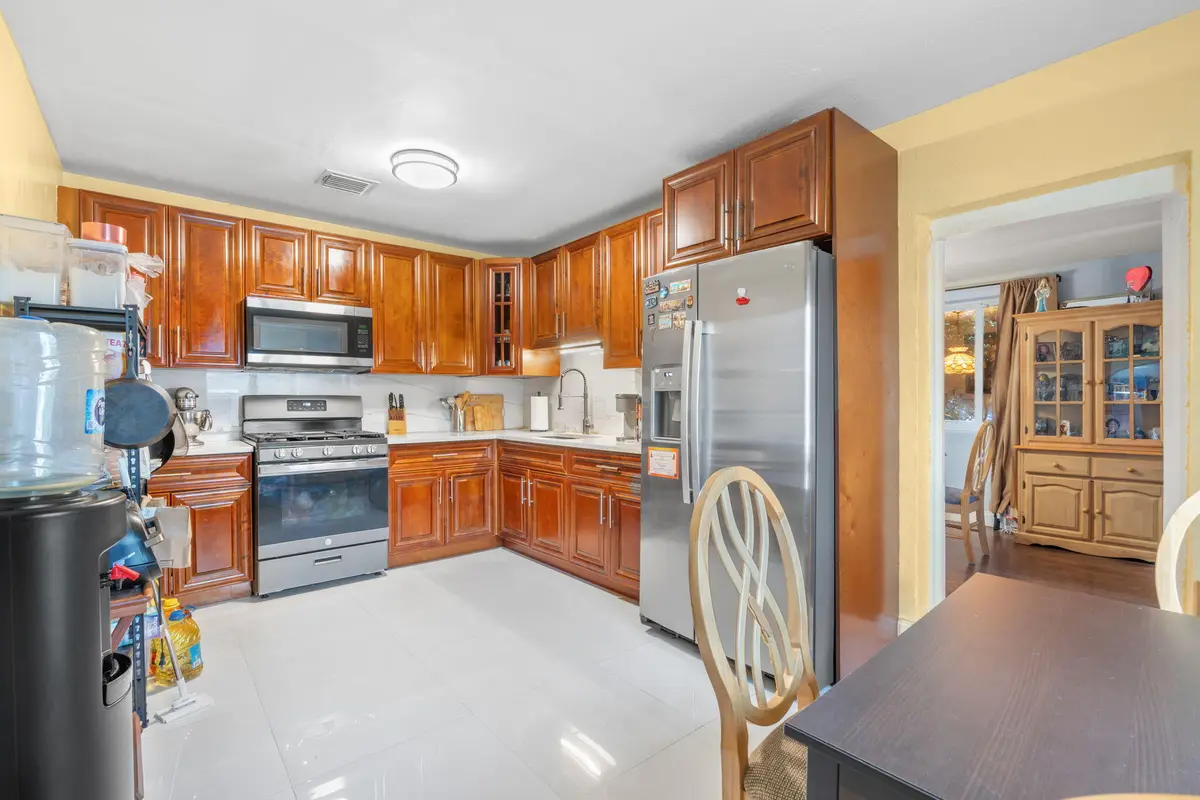 9-web-or-mls-2126 Washington St Hollywoo at 2126 Washington Street, Hollywood