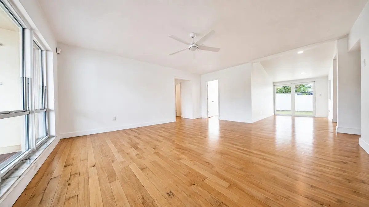 Living 1 at 420 SE 4th Court, Pompano Beach