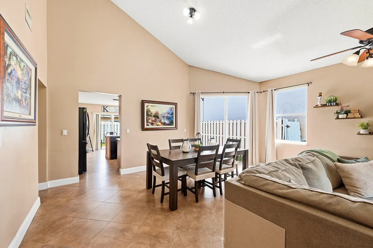 05_dining area at 4529 NW 60th Court, Coconut Creek