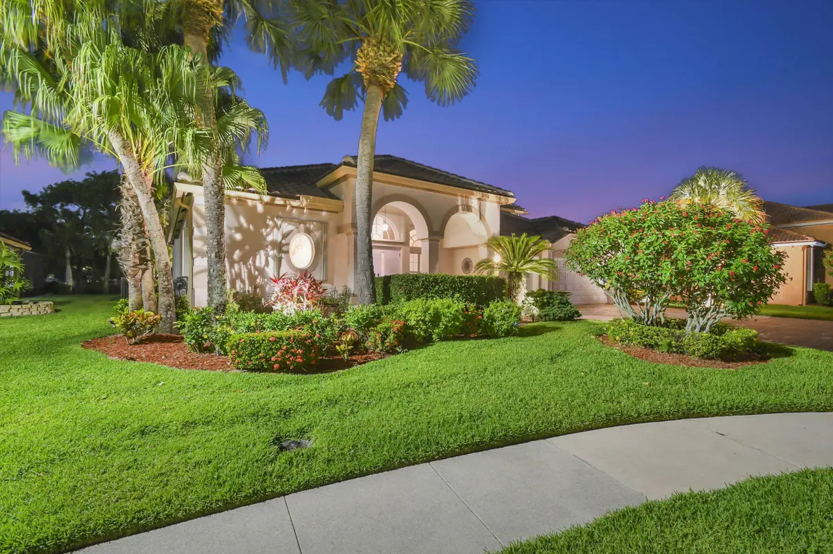 Beautiful lighting at 7039 Brunswick Circle, Boynton Beach