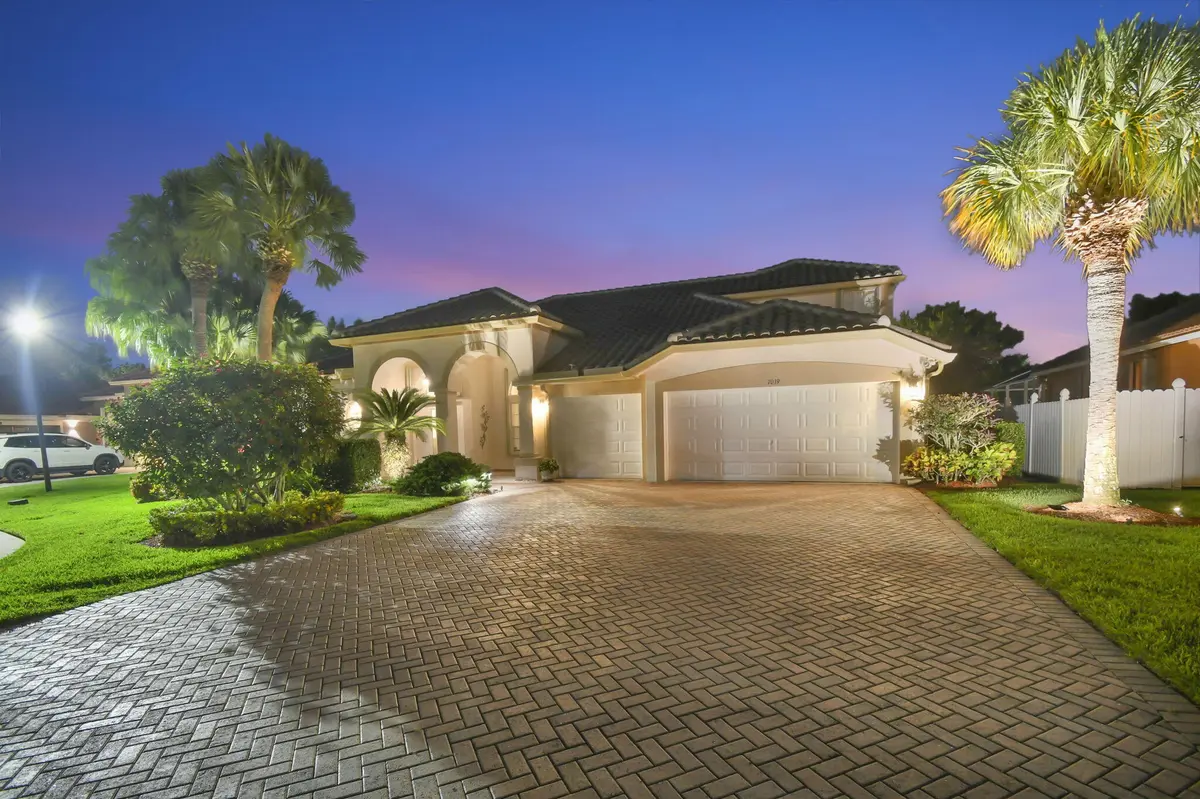 Expanded & long driveway at 7039 Brunswick Circle, Boynton Beach