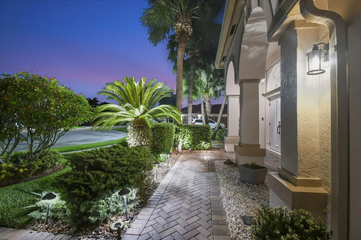 Beautiful front walkway at 7039 Brunswick Circle, Boynton Beach