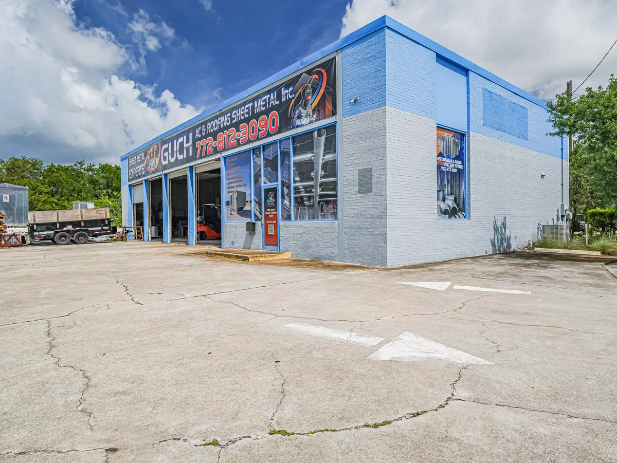 3 (2) at 415 S Us Highway 1, Vero Beach