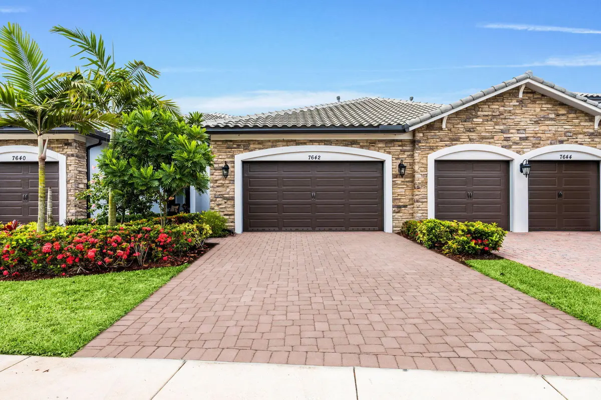 1-web-or-mls-A7407810 (1) at 7642 N Blue Spring Drive, Parkland