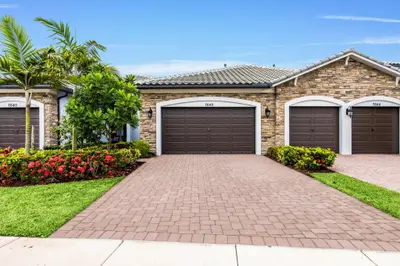 7642 N Blue Spring Drive, Parkland – Villa for sale