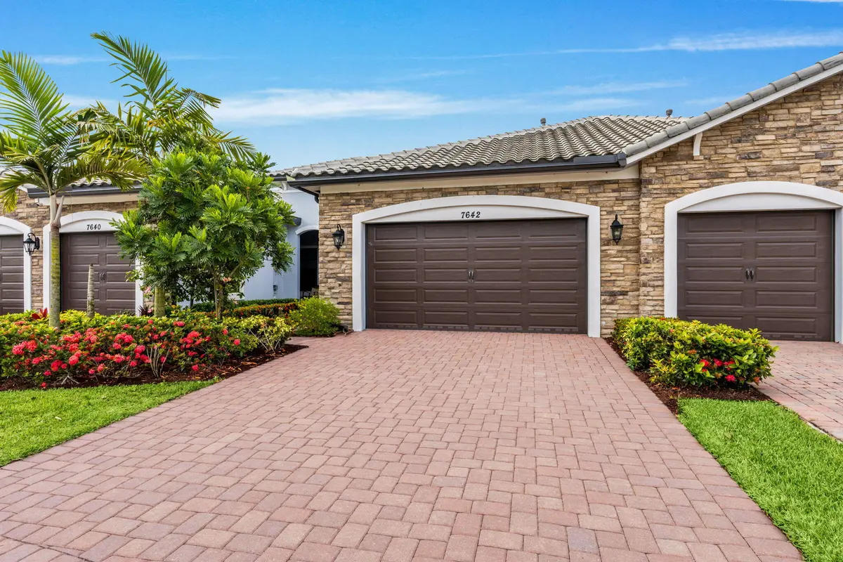 2-web-or-mls-A7407806 (1) at 7642 N Blue Spring Drive, Parkland