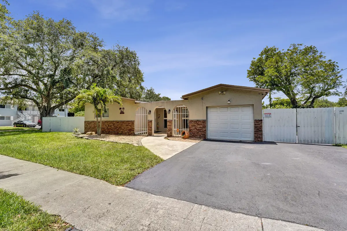 DSC01079 at 9101 SW 52nd Court, Cooper City