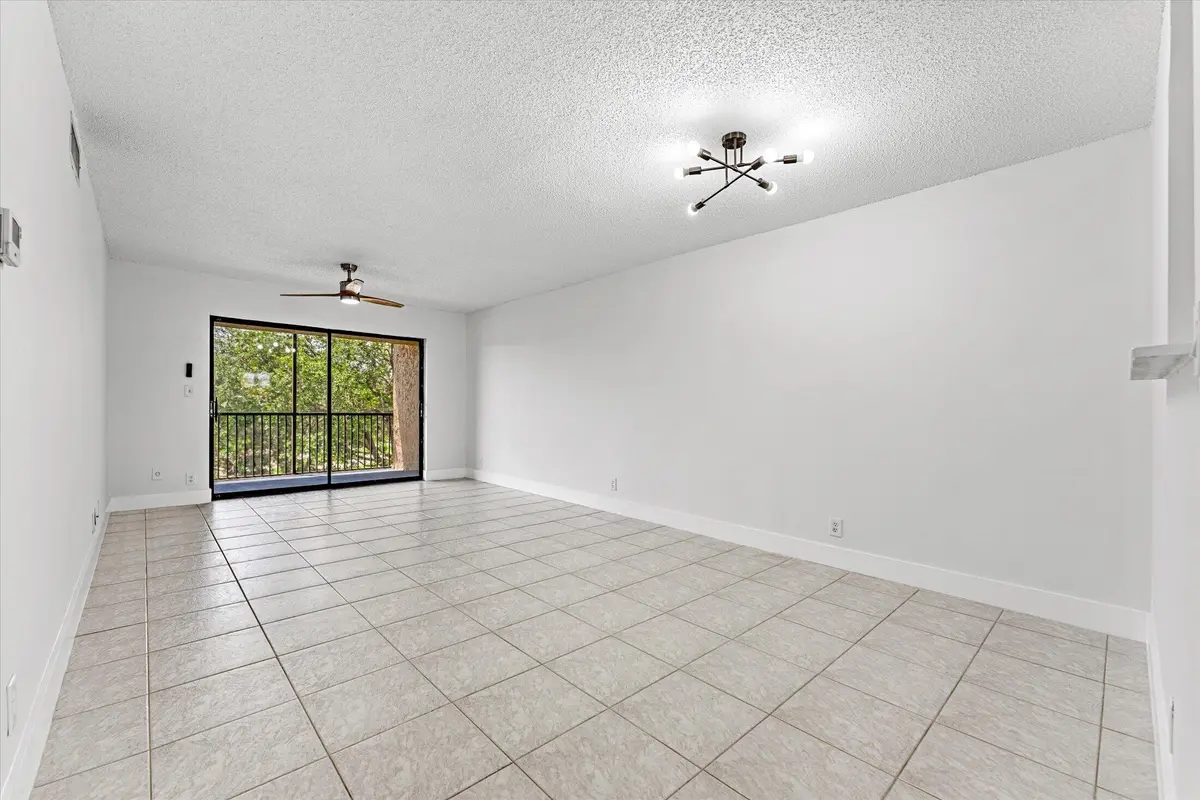 07-200 Jacaranda Country Club Dr #3C, Pl at 200 Jacaranda Country Club Drive 3c, Plantation