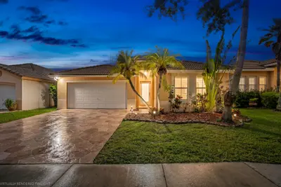 376 E Royal Cove  Circle, Davie – Single Family Residence for sale
