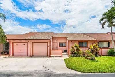 120 Mayfair Lane, Boynton Beach – Villa for sale