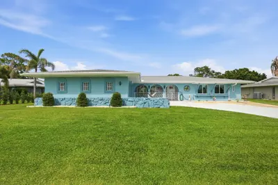 2773 SE Pine Valley Street, Port St. Lucie – Single Family Residence for sale