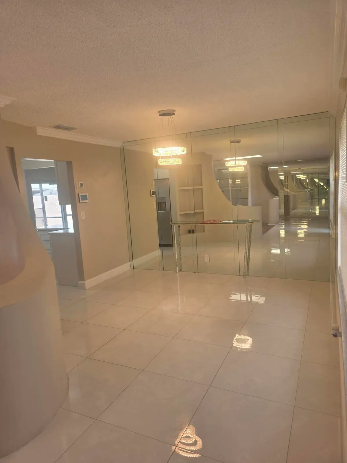 dinninga at 7751 NW 44th Court, Lauderhill