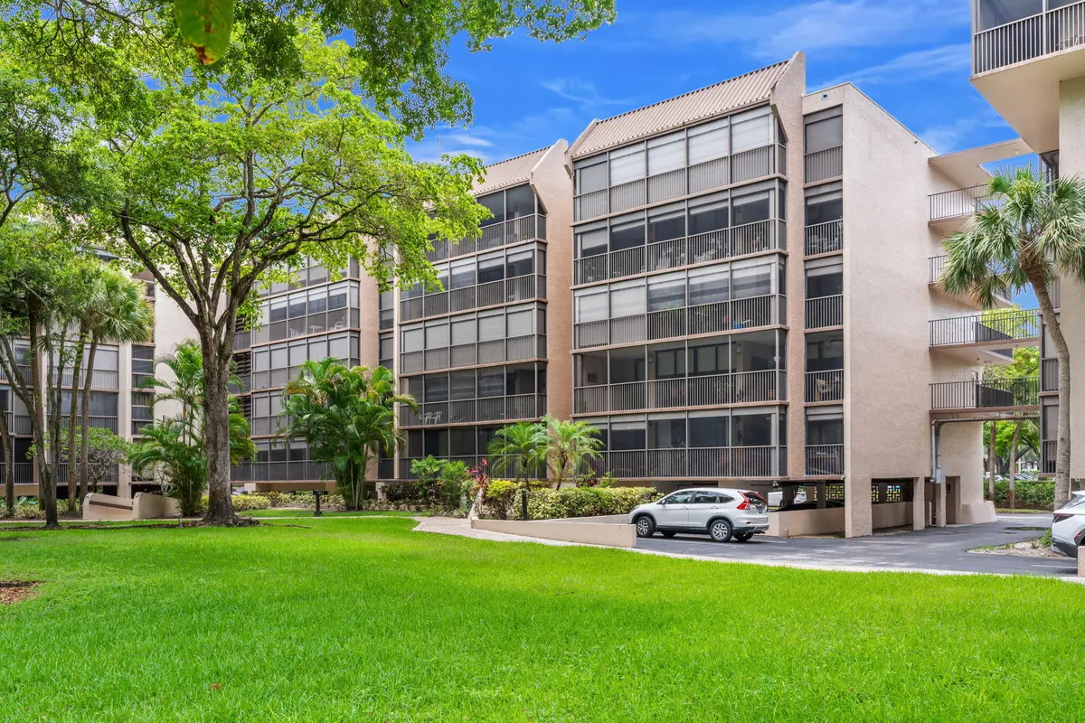 Front of Building at 2816 N 46 Avenue J482, Hollywood