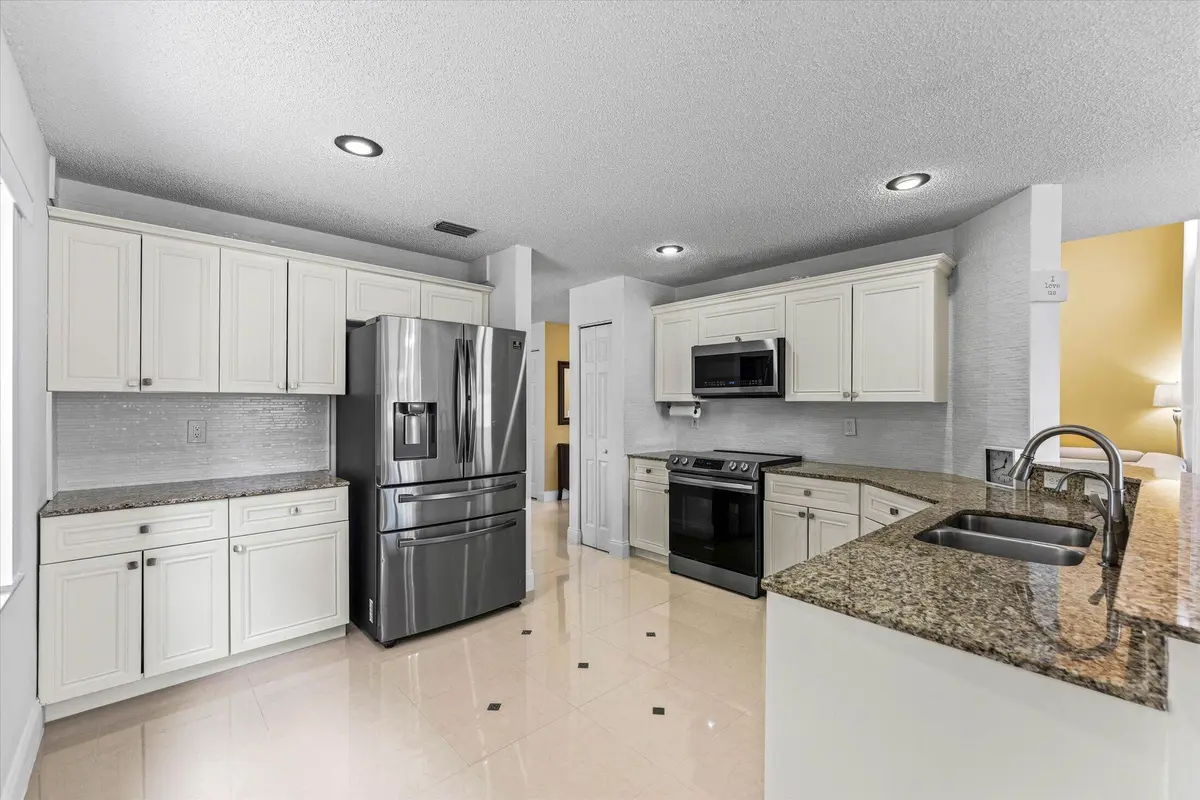 kitchen at 7044 Chesapeake Circle, Boynton Beach