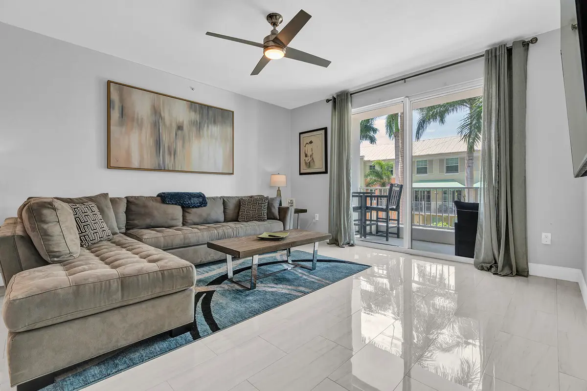 Oversized Great Room at 802 W Windward Way 217, Lantana