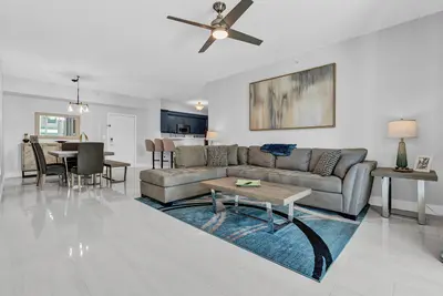 802 W Windward Way 217, Lantana – Condominium for rent